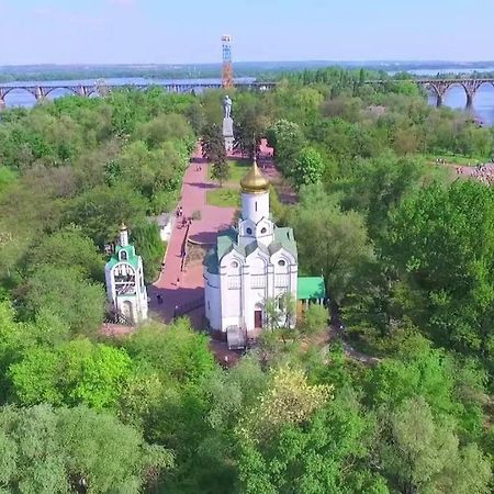 Апартаменты Лето С Ванной Джакузи ドニプロペトロウシク エクステリア 写真